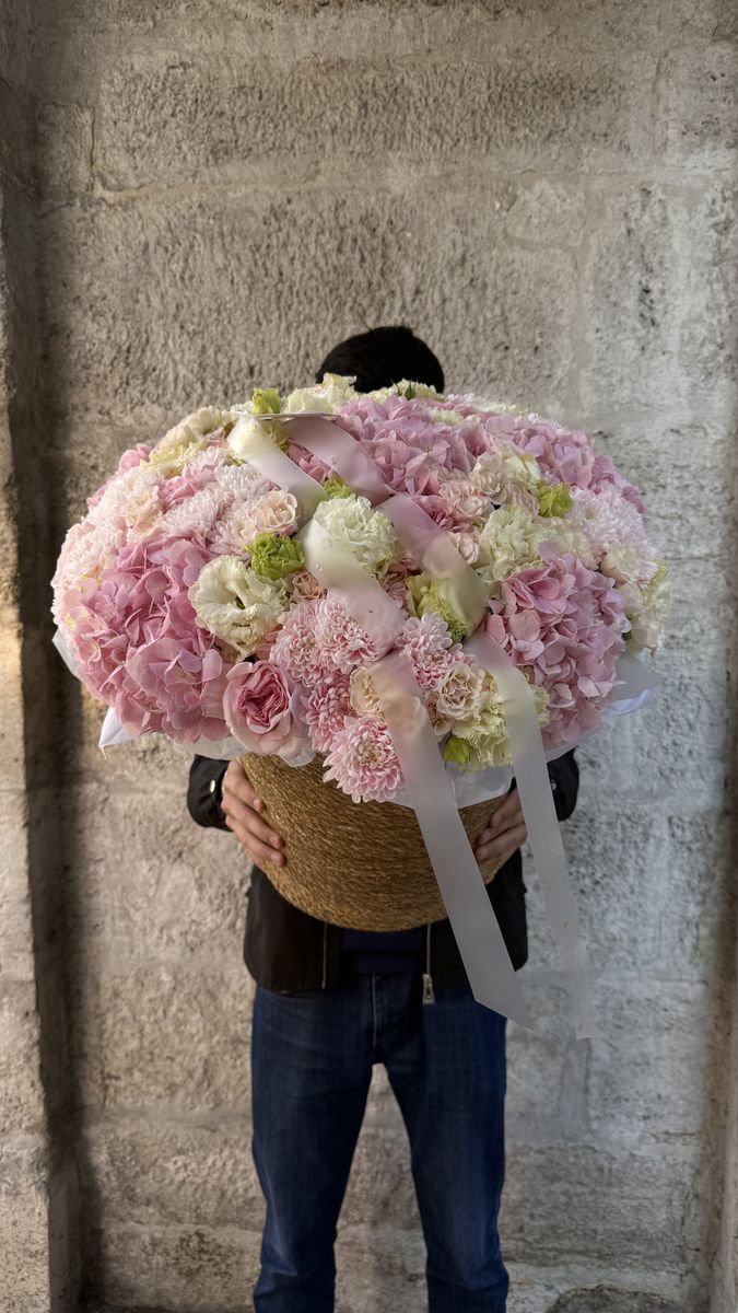 Aristocrat Arrangement — order with delivery in Istanbul. Price $555