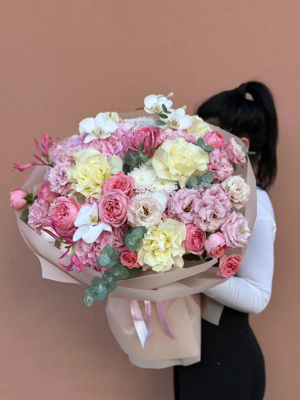 Flower Delivery in Tenerife — Fresh Bouquets from €140 to Costa Adeje, Las Américas and Puerto de la Cruz