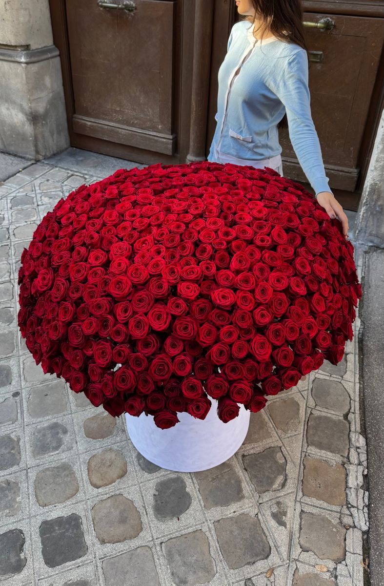 701 Porto Roses — order with delivery in Porto. Price €7000