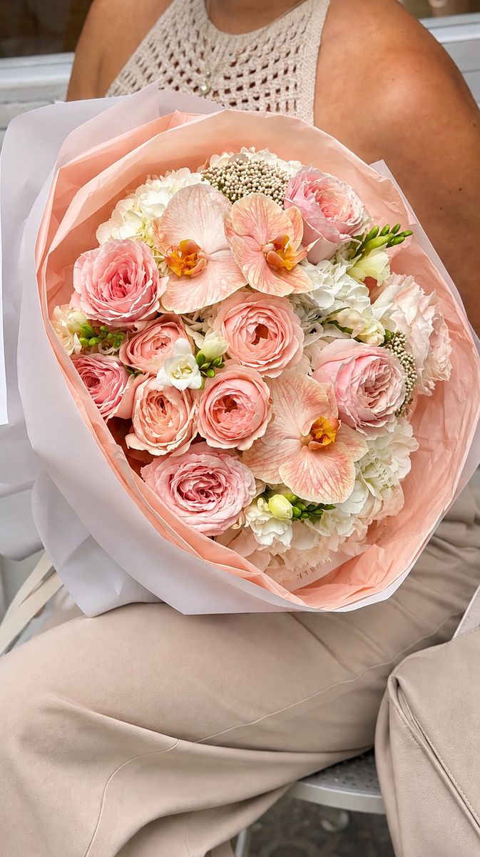 Karlín Roses — order with delivery in Prague. Price €216